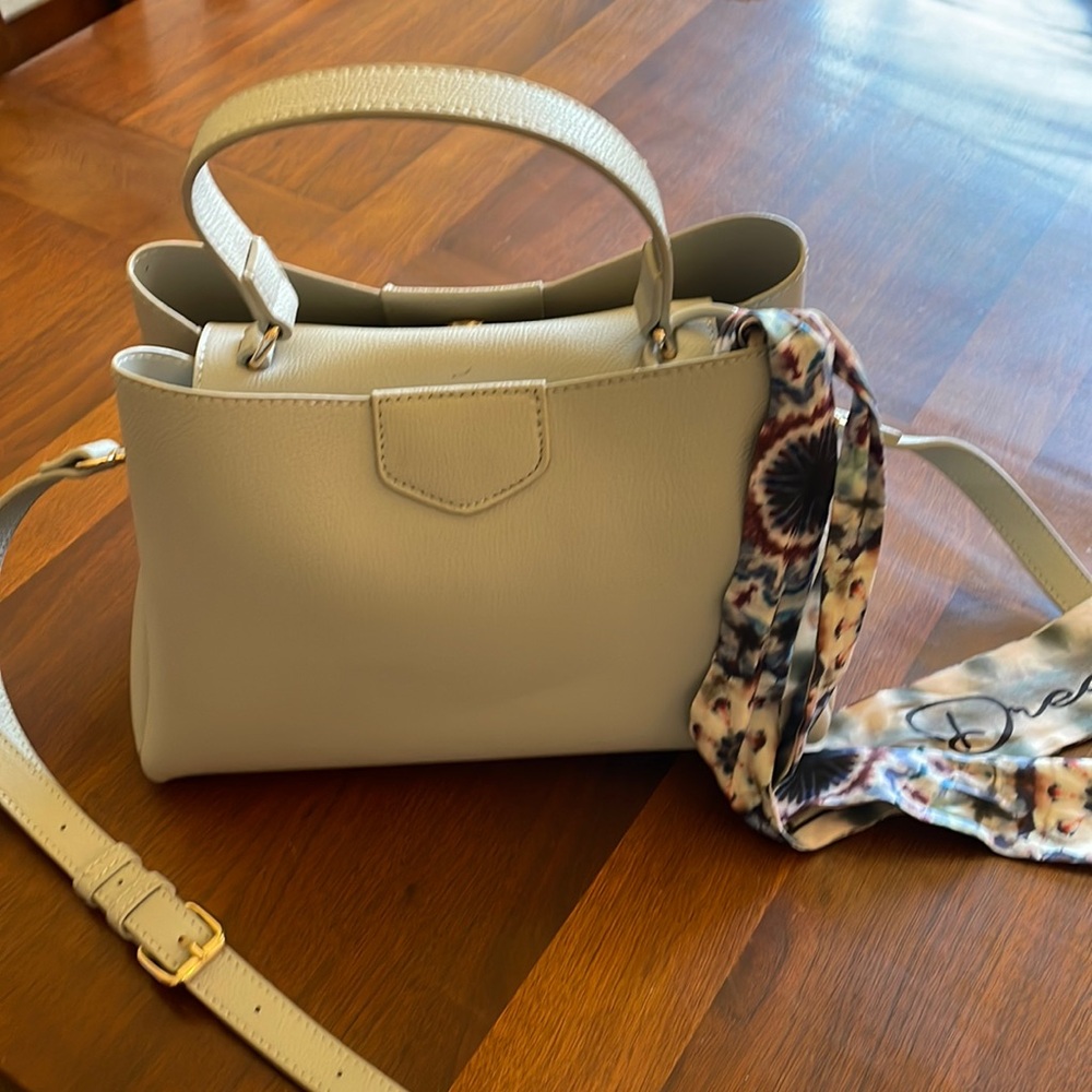 Beautiful Crossi hand bag / cross body